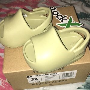 Yeezy slide infant